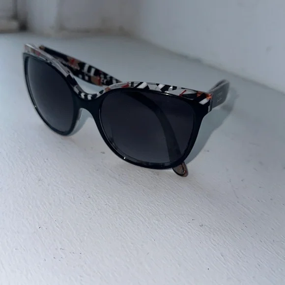Burberry Sunglasses 🕶️ - Picture 1 of 3